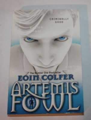 Artemis Fowl Criminally Good (Paperback, 2017, Puffin Books Penguin Random House UK)